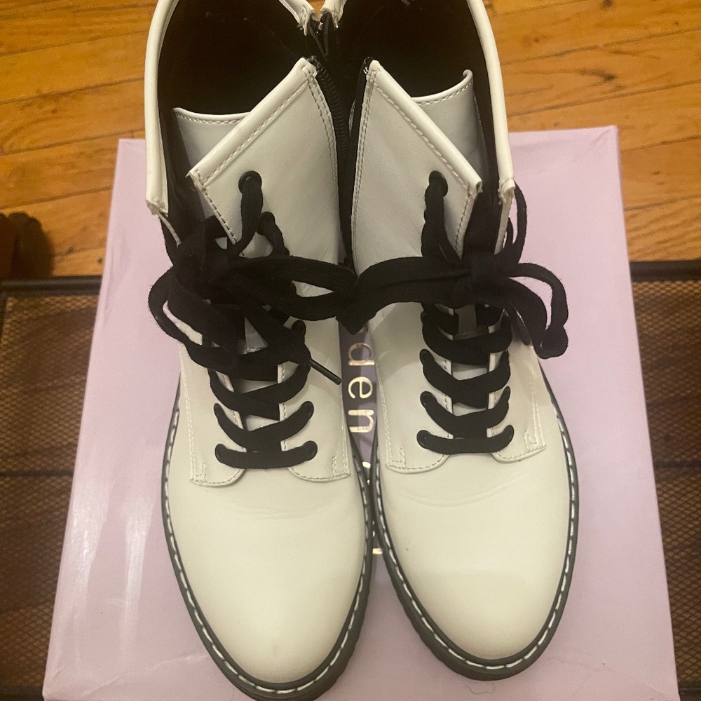 Combat boots